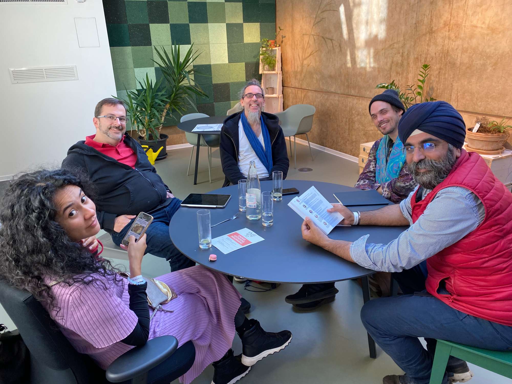 A working group around a table
