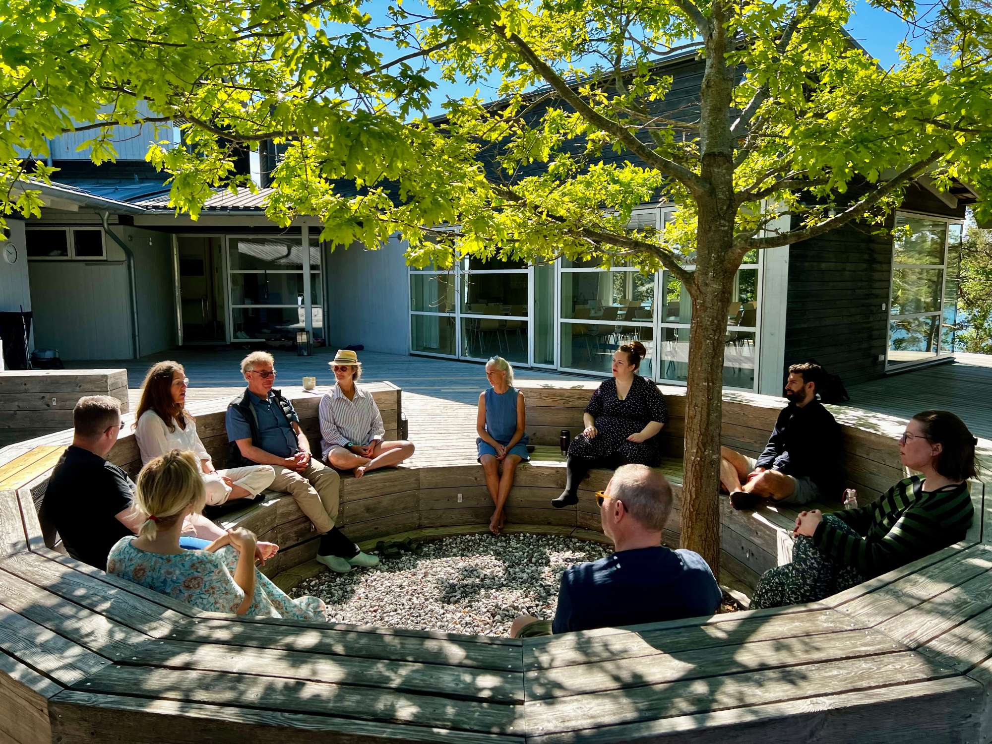 The circle bench
